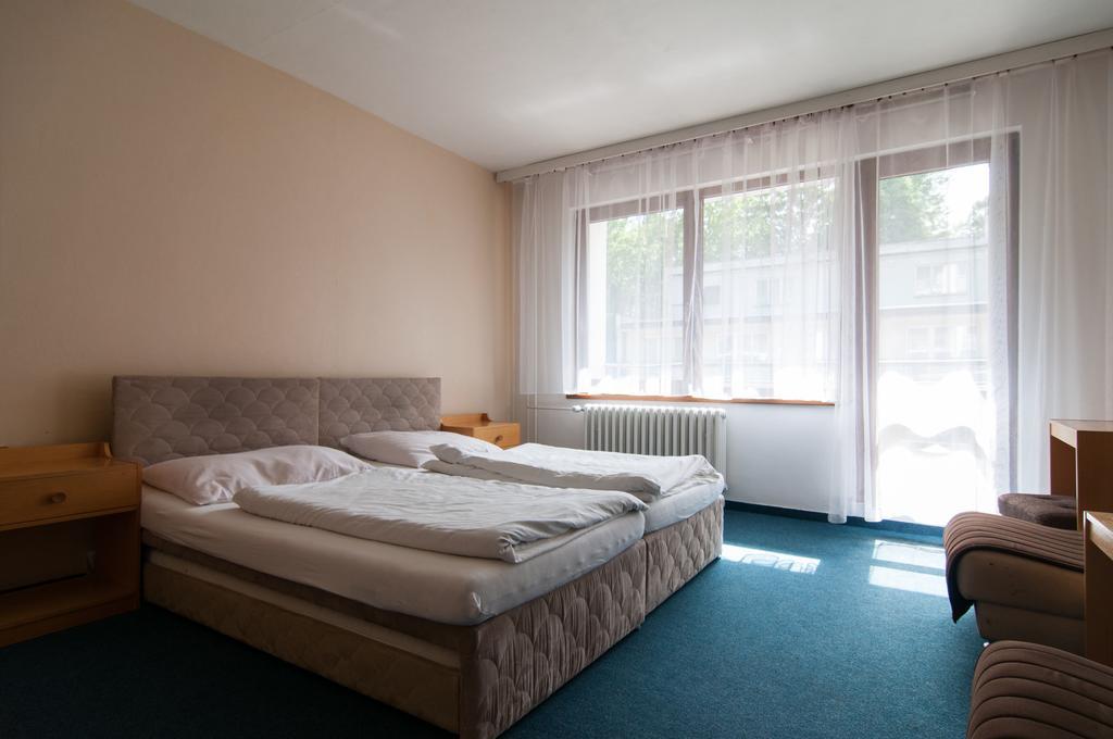 Hotel Radejov Knezdub Exterior photo